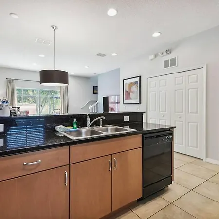 Small&Comfy Private/Jacuzzi Near Disney Fiber Internet